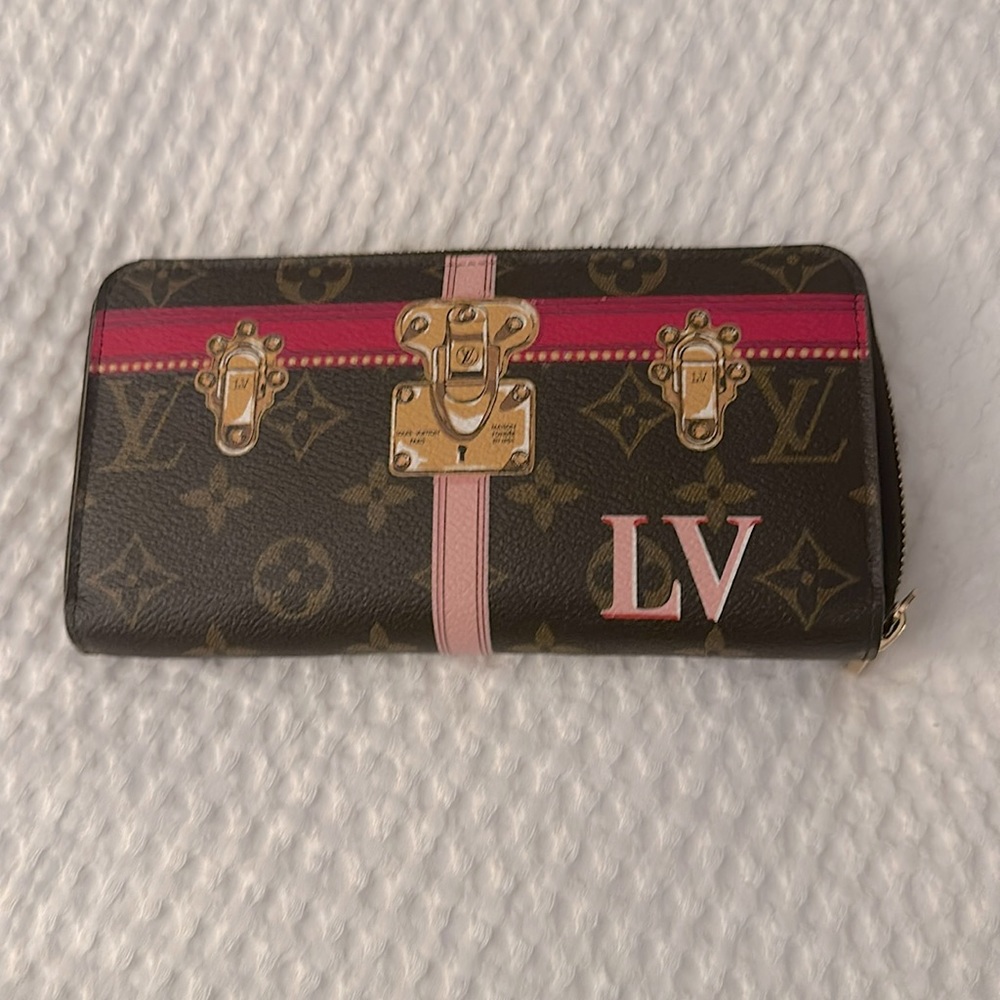 AUTHENTIC LOUIS VUITTON Monogram Summer Trunk Zippy Long Wallet.